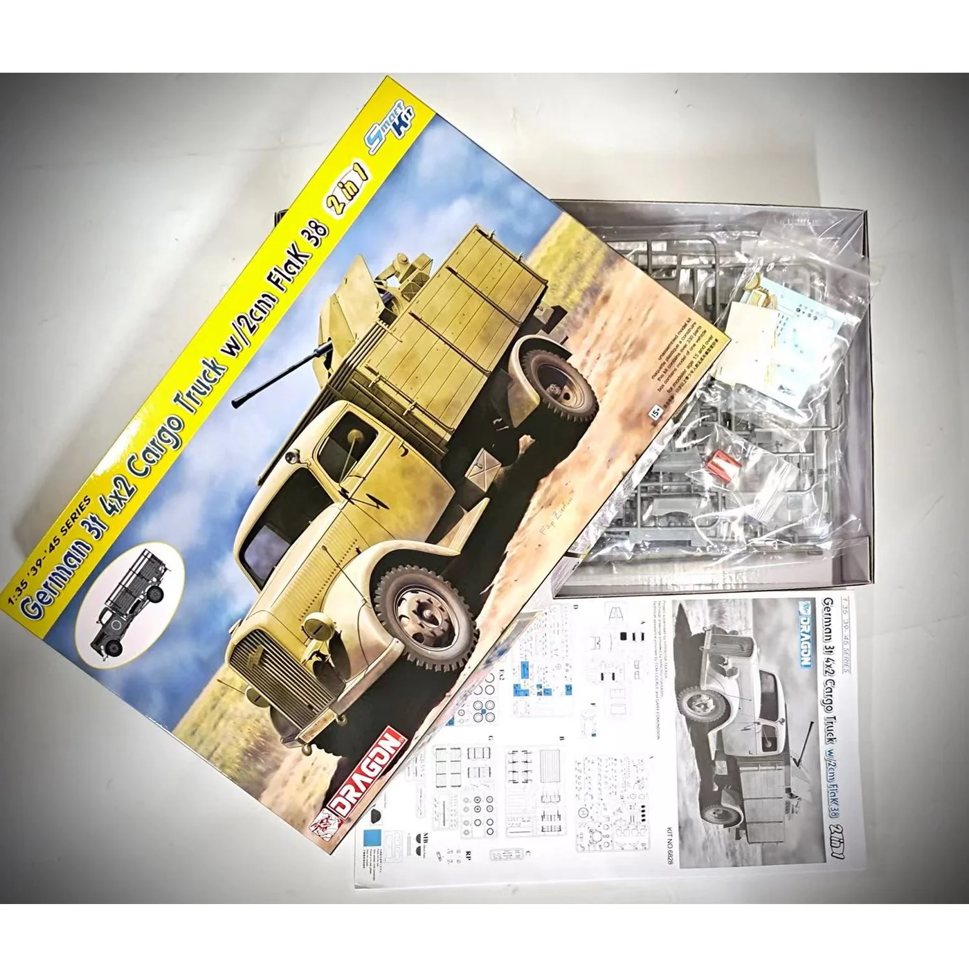 1:35 Dragon 6828 Opel Blitz - 3t 4x2 Cargo Truck with 2cm Flak 38