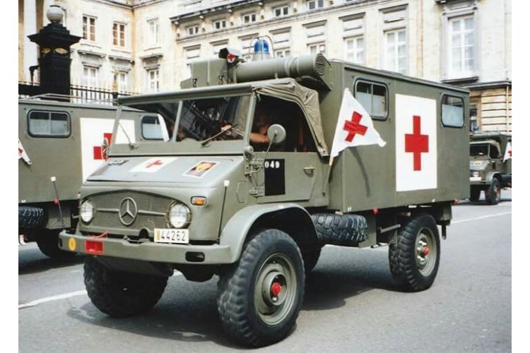 1:72 ACE 72469 Mercedes-Benz Unimog S 404 Krankenwagen - Duits Militair Voertuig - Ace72469 2 - ACE72469