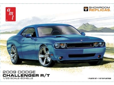 1:25 AMT 1117  2009 Dodge Challenger R/T - Showroom Replicas  - Amerikaanse Auto - Amt1117 1 - AMT1117