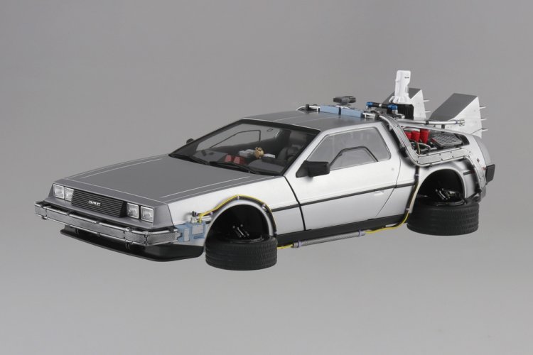 1:24 Aoshima 064375 Delorean Tijdmachine uit Back to the Future Part II - Filmauto - Ao06437 4 - AO06437