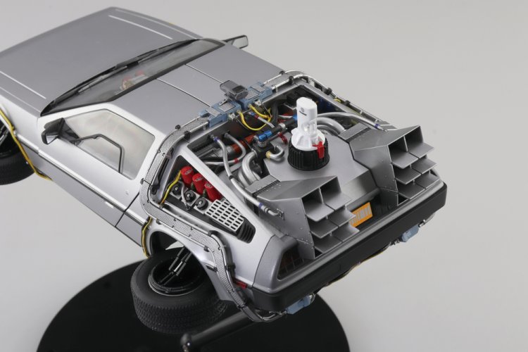 1:24 Aoshima 064375 Delorean Tijdmachine uit Back to the Future Part II - Filmauto - Ao06437 8 - AO06437