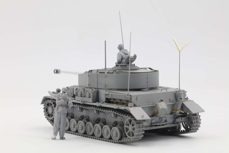 1:35 Border Model BT006 Pz.Beob.Wg. IV Ausf. J w/Commander&Infantry - Bmbt006 build - BMBT006