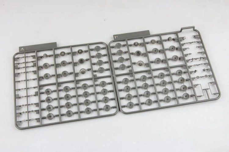 1:72 Border Model TK7204 Tiger I Initial Sd.Kfz.181 Ausf.E - s.Pz.Abt. 502 Leningrad September 1942 - WWII German Heavy Tank - Bmtk7204 9 - BMTK7204