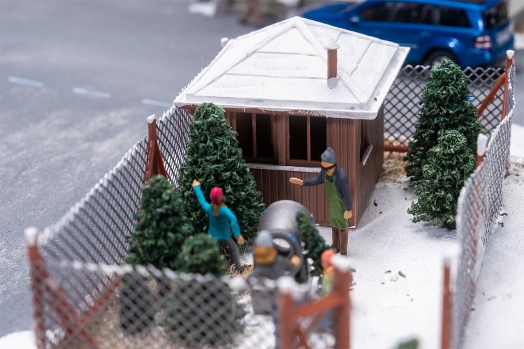 1:87 H0 Faller 134008 Kerstbomenverkoop - Winterdiorama - 5 Figuren & 8 Dennenbomen - Fa134008 2 - FA134008