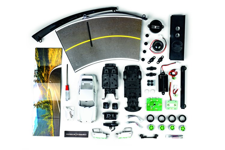 1:24 Franzis 67267 Build your Legend - Porsche 911 Carrera RS 2.7 - Geluid en LED-verlichting - Fr67267 7 - FR67267