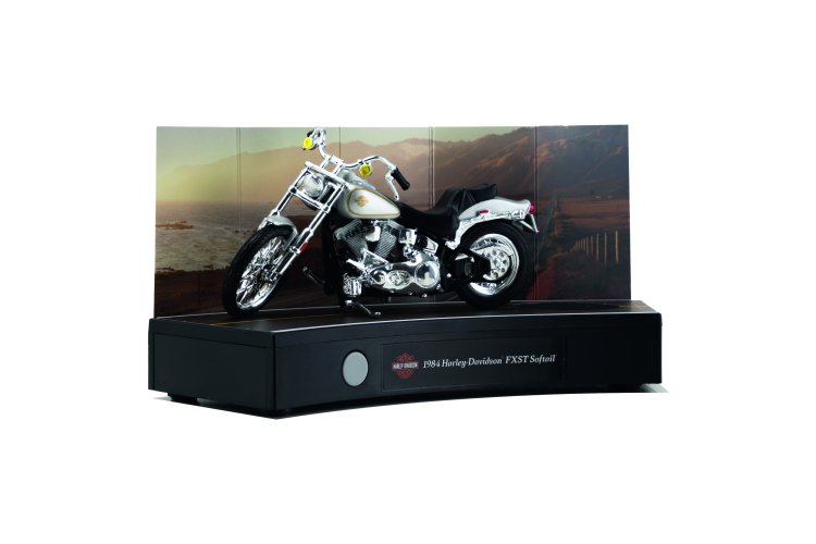 1:18 Franzis 67284 Harley-Davidson FXST Softail 1984 - Adventskalender met Geluid - Fr67284 16 - FR67284
