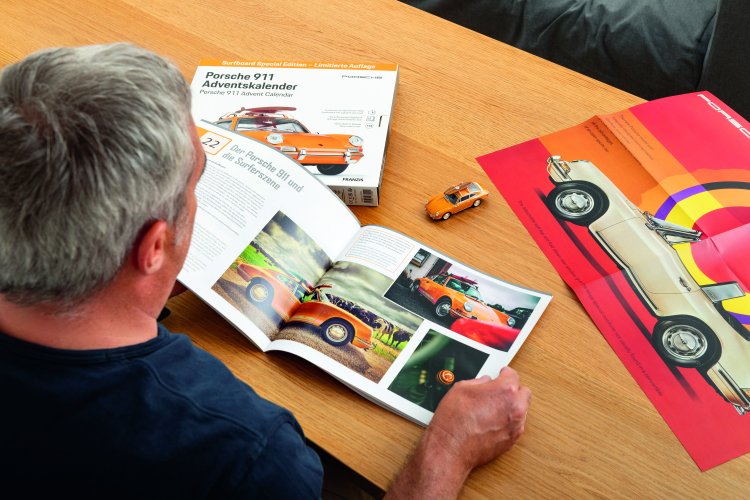 1:43 Franzis 67299 Porsche 911 with Surfboard - Sports Car - Special Limited Edition! - Advent Calendar with Sound - Fr67299 5 10 143 franzis 67299 porsche 911 met surfplank sport auto speciale limited editie adventskalender - FR67299-5