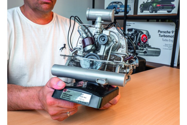 1:4 Franzis 67308 Volkswagen VW 4 Cylinder Boxermotor - 2 Bouwopties - Kever of Bulli - met Geluid - Fr67308 6 1 4 franzis 67308 volkswagen vw 4 cylinder boxermotor 2 bouwopties kever of bulli met geluid - FR67308