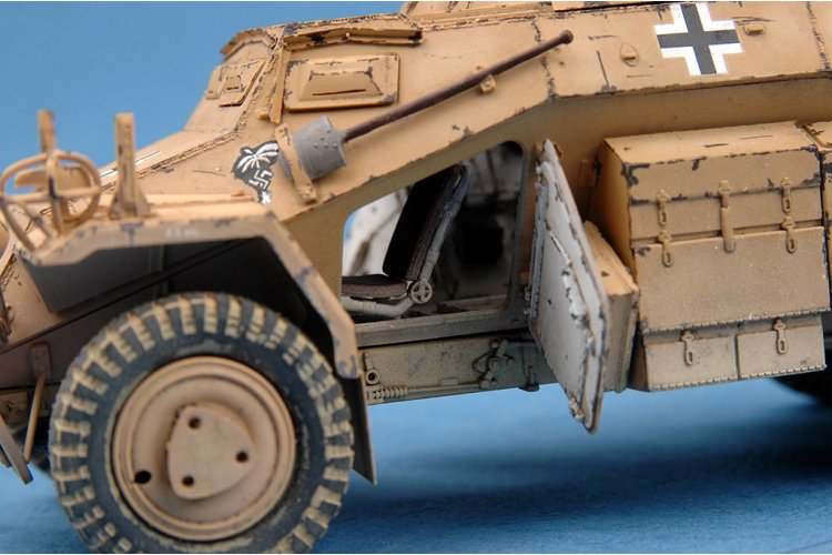 1:35 HobbyBoss 82442 Sd.Kfz. 222 Leichter Panzersp&auml;hwagen 2cm - Militair Voertuig - Hbs82442 23 - HBS82442