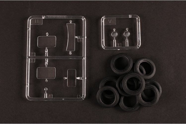 1:35 HobbyBoss 84571 GAZ-AAA with Quad Maxim AA Gun - Hbs84571 98 - HBS84571