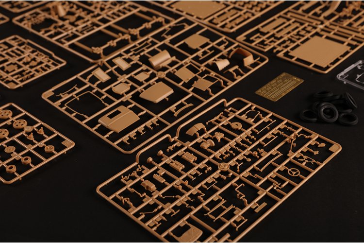 1:35 HobbyBoss 84571 GAZ-AAA with Quad Maxim AA Gun - Hbs84571 991 - HBS84571