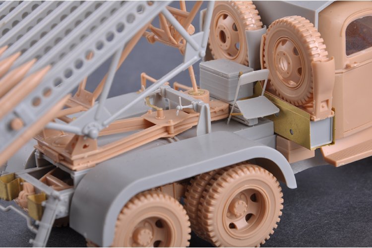 1:35 HobbyBoss 84572 GMC CCKW-352 with BM13/16 Katyusha - Militaire Truck - Hbs84572 22 - HBS84572