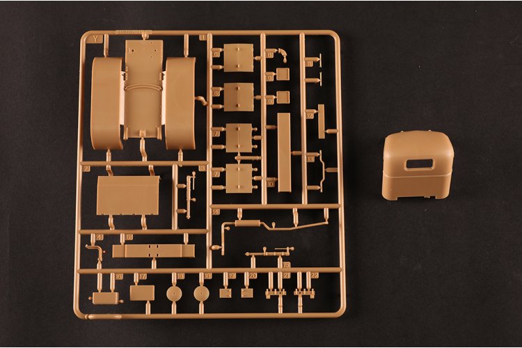 1:35 HobbyBoss 84572 GMC CCKW-352 with BM13/16 Katyusha - Militaire Truck - Hbs84572 23 - HBS84572