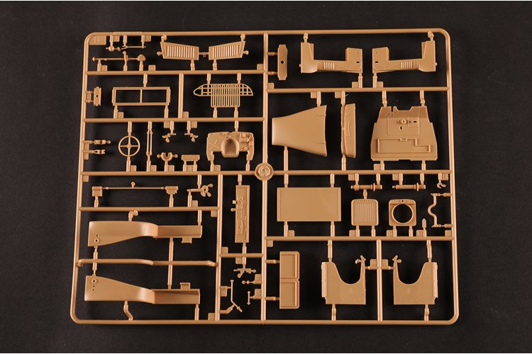 1:35 HobbyBoss 84572 GMC CCKW-352 with BM13/16 Katyusha - Militaire Truck - Hbs84572 24 - HBS84572