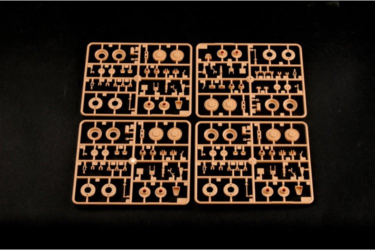 1:35 HobbyBoss 85502 M1070 Truck Tractor & M1000 Heavy Equipment Transporter Semi-trailer - Hbs85502 13 - HBS85502