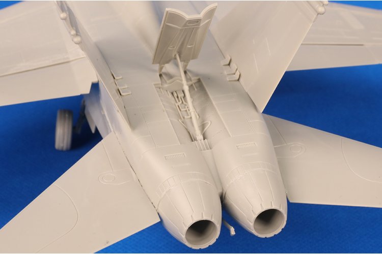 1:48 HobbyBoss 85810 McDonnell Douglas F/A-18C Hornet VFC-12 Fighting Omars - Amerikaans Jachtvliegtuig - Hbs85810 9 - HBS85810