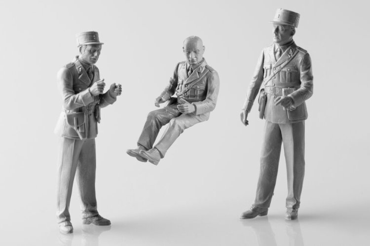 1:24 Heller 82751 French Gendarmerie Officers &ndash; 3 Figures - Hel82751 6 - HEL82751