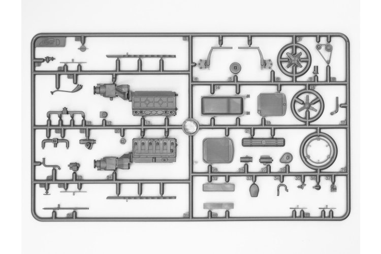 1:24 ICM 24023 Admiral Saloon, WWII German Passenger Car - Icm24023 13 - ICM24023