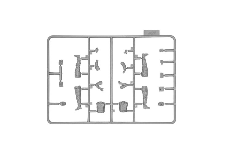 1:35 ICM 35017 ZIL-131 with DShKM and Crew &ndash; Ukrainian Armed Military Truck with 2 Figures - Icm35017 12 - ICM35017