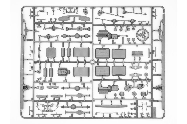 1:35 ICM 35017 ZIL-131 with DShKM and Crew &ndash; Ukrainian Armed Military Truck with 2 Figures - Icm35017 2 - ICM35017