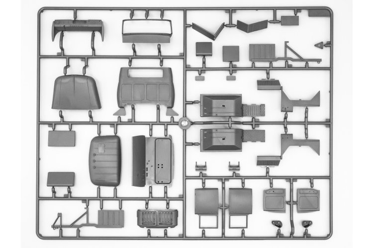 1:35 ICM 35017 ZIL-131 with DShKM and Crew &ndash; Ukrainian Armed Military Truck with 2 Figures - Icm35017 3 - ICM35017