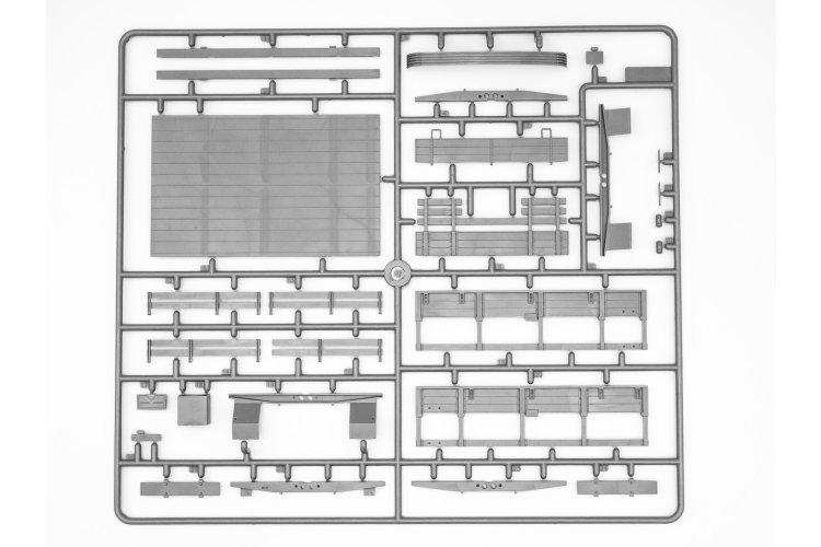 1:35 ICM 35017 ZIL-131 with DShKM and Crew &ndash; Ukrainian Armed Military Truck with 2 Figures - Icm35017 4 - ICM35017