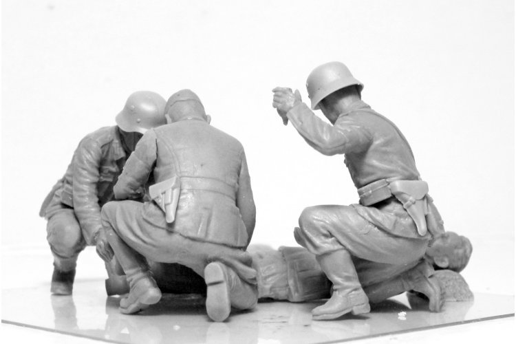 1:35 ICM 35620 WWII German Military Medical Personnel - Icm35620img 0004 - ICM35620
