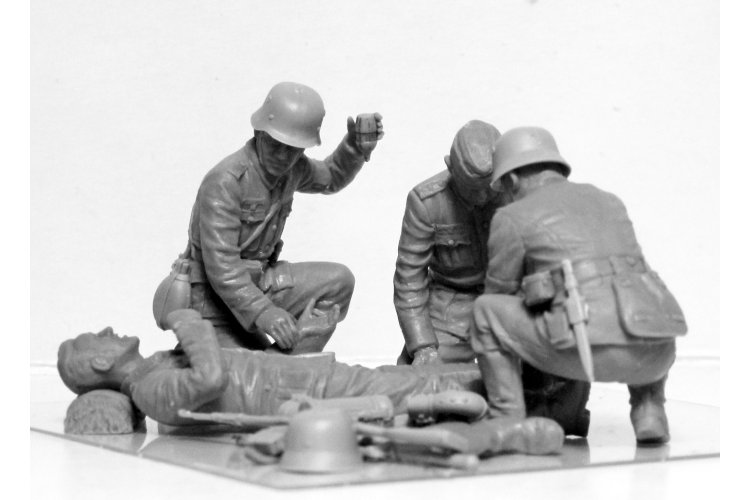1:35 ICM 35620 WWII German Military Medical Personnel - Icm35620img 0008 - ICM35620