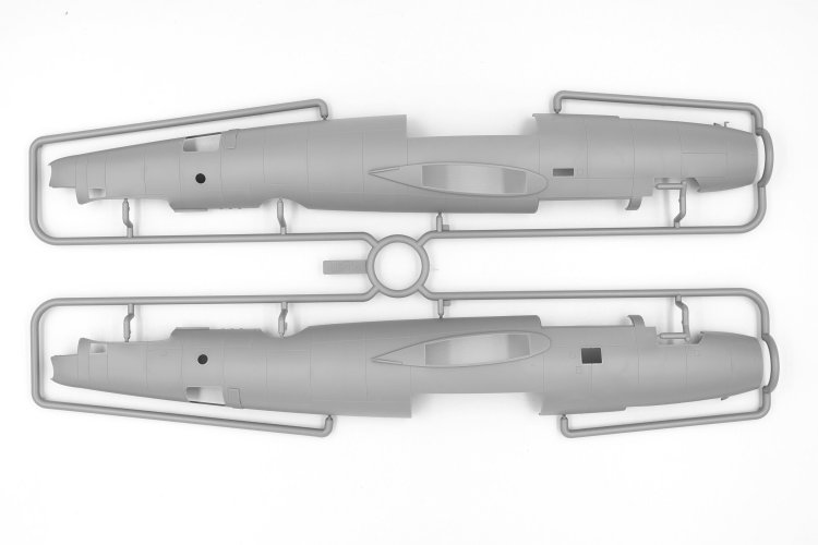1:48 ICM 48324 Conquerors of Europe's Sky - B-26C Marauder - P-51D Mustang - Spitfire MK XVI - 3-Kits! - Icm48324 15 - ICM48324