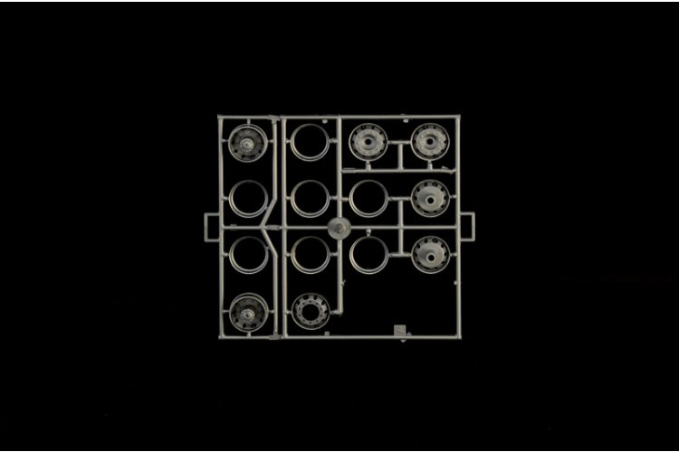 1:24 Italeri 3821 VOLVO FH16 Globetrotter XL Truck - Ita3821 7 - ITA3821