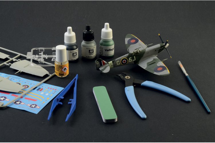 1:72 Italeri 72007 Spitfire Mk. IX UK/USA Aircraft - Complete Set - Starter Kit - Ita72007 2 - ITA72007