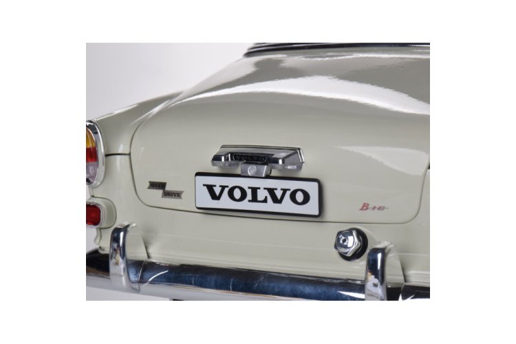 1:8 IXO Collections 001 Volvo S122 Amazon Car - Ixo 11 volvo 122s full kit - IXO001