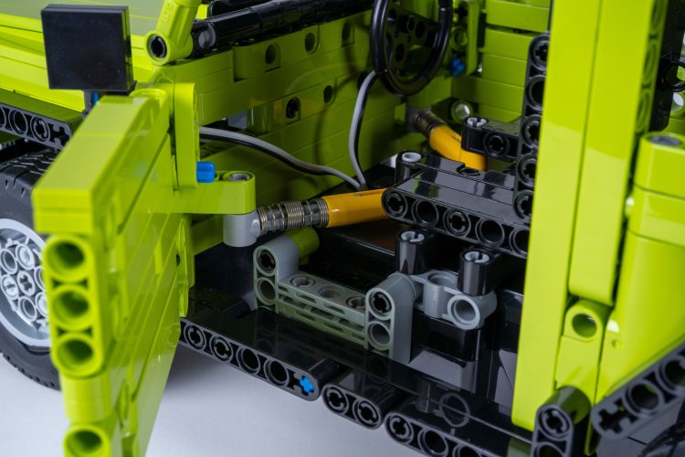 1:12 Jamara 402869 &ndash; RC CaDA Bricks &ndash; Suzuki Jimny &ndash; Green &ndash; 2.4 GHz &ndash; 579 Pieces - Jam402869 14 - JAM402869