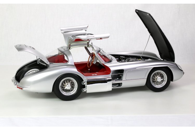 1:8 LeGrand 105 Mercedes-Benz 300 SLR Uhlenhaut Coup&eacute; &ndash; Red Interior &ndash; Car - Le105 3 - LE105