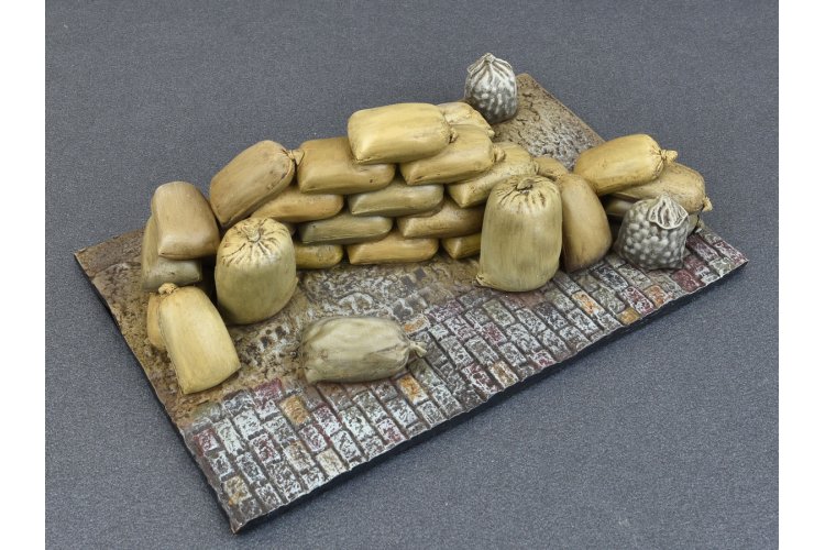 1:35 MiniArt 35586 Hessian Bags - Sand, Cement, Vegetables, Flour, Seeds, etc. - Min35586 3 - MIN35586