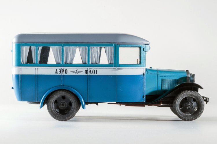 1:35 MiniArt 38005 GAZ-03-30 Mod. 1945 - Soviet Passenger Bus - Min38005 17 - MIN38005