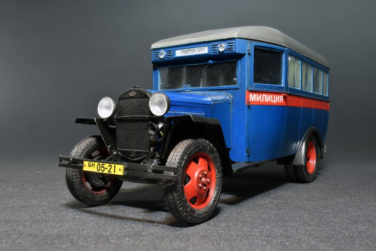 1:35 MiniArt 38005 GAZ-03-30 Mod. 1945 - Soviet Passenger Bus - Min38005 2 - MIN38005