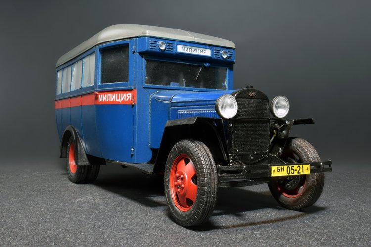 1:35 MiniArt 38005 GAZ-03-30 Mod. 1945 - Soviet Passenger Bus - Min38005 4 - MIN38005