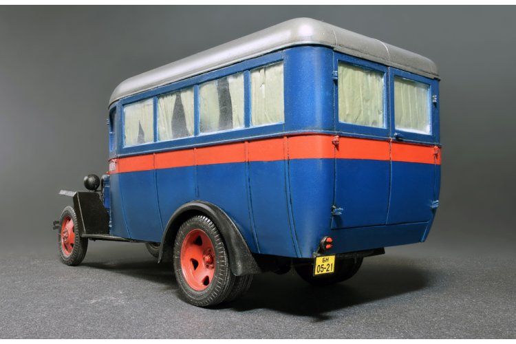 1:35 MiniArt 38005 GAZ-03-30 Mod. 1945 - Soviet Passenger Bus - Min38005 5 - MIN38005