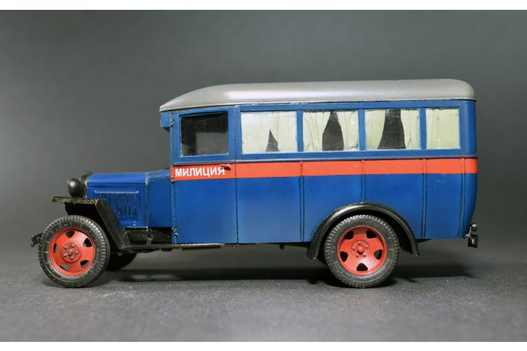 1:35 MiniArt 38005 GAZ-03-30 Mod. 1945 - Soviet Passenger Bus - Min38005 6 - MIN38005
