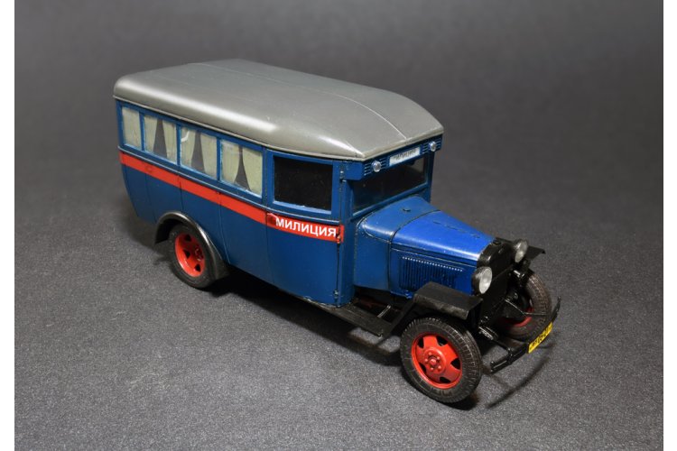 1:35 MiniArt 38005 GAZ-03-30 Mod. 1945 - Soviet Passenger Bus - Min38005 9 - MIN38005
