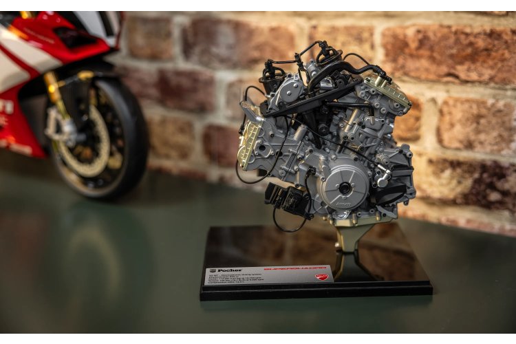 1:4 Pocher HKM124 Ducati Superquadro V2 Motorblok - Pchkm124 8 - PCHKM124