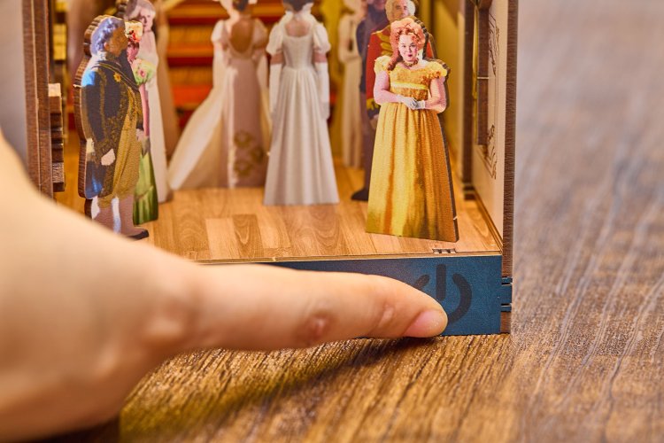 Revell 00542 Tiny Adventures &ndash; Bridgerton &ldquo;The Duke and I&rdquo; &ndash; Book Nook with LED Lighting &ndash; 18x11x23cm - Rev00542 13 - REV00542