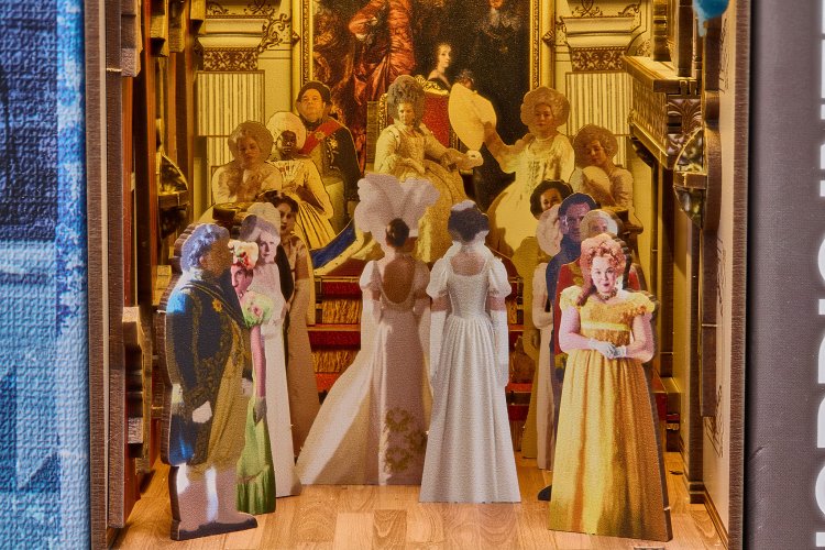 Revell 00542 Tiny Adventures &ndash; Bridgerton &ldquo;The Duke and I&rdquo; &ndash; Book Nook with LED Lighting &ndash; 18x11x23cm - Rev00542 8 - REV00542