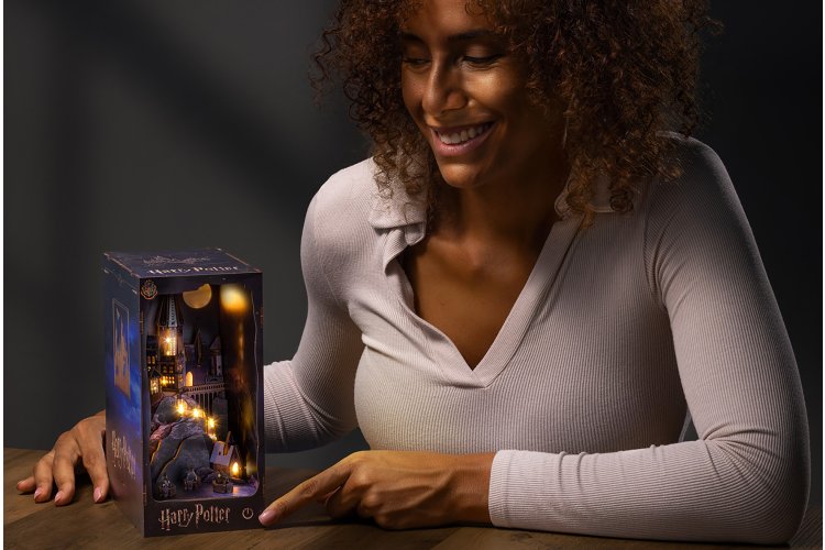 Revell 00544 Tiny Adventures - Harry Potter - Hogwarts Castle - Boekhoekje met LED-verlichting - 18 x 11 x 23 cm - Rev00544 11 - REV00544
