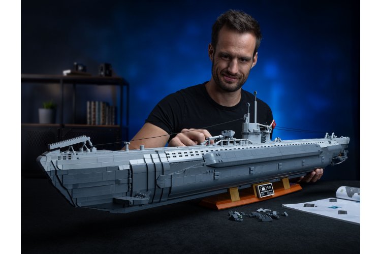 1:56 Revell 00960 Brick System &ndash; Submarine &ldquo;Das Boot&rdquo; with Full Interior and Movie Poster &ndash; Submarine - Rev00960 15 - REV00960