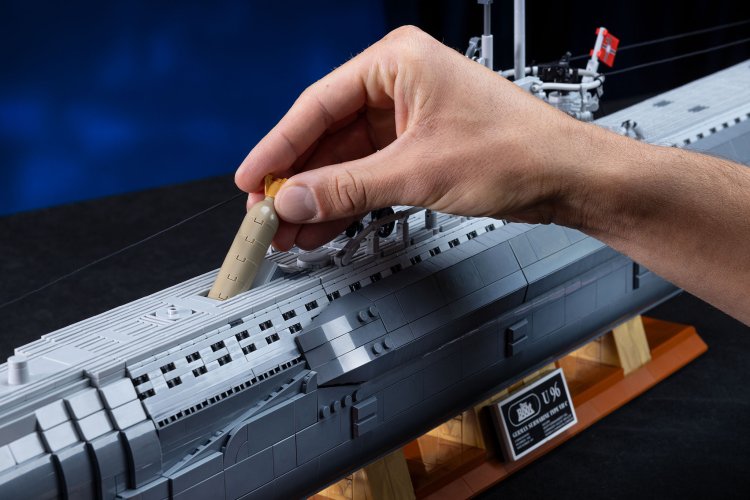 1:56 Revell 00960 Brick System &ndash; Submarine &ldquo;Das Boot&rdquo; with Full Interior and Movie Poster &ndash; Submarine - Rev00960 18 - REV00960