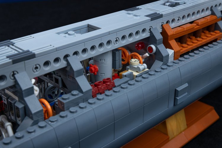 1:56 Revell 00960 Brick System &ndash; Submarine &ldquo;Das Boot&rdquo; with Full Interior and Movie Poster &ndash; Submarine - Rev00960 20 - REV00960