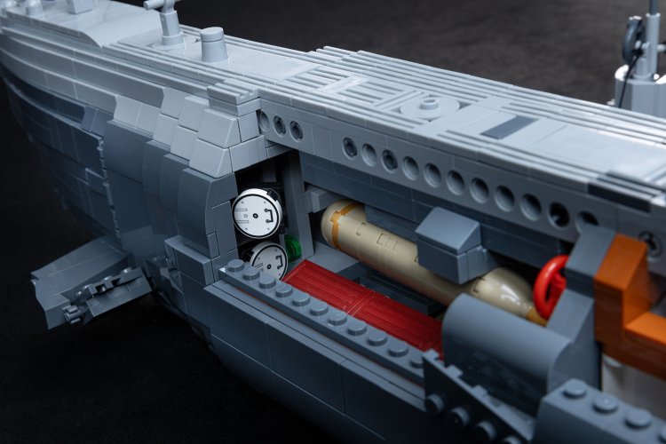 1:56 Revell 00960 Brick System &ndash; Submarine &ldquo;Das Boot&rdquo; with Full Interior and Movie Poster &ndash; Submarine - Rev00960 21 - REV00960