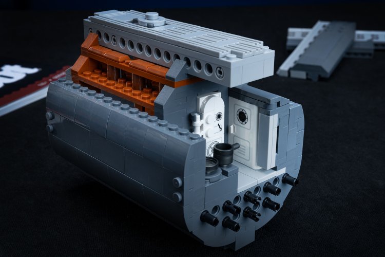 1:56 Revell 00960 Brick System &ndash; Submarine &ldquo;Das Boot&rdquo; with Full Interior and Movie Poster &ndash; Submarine - Rev00960 23 - REV00960